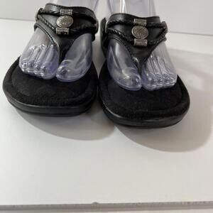Minnetonka Sandals Womens Size 11 Silverthorne Model Black Leather Thong